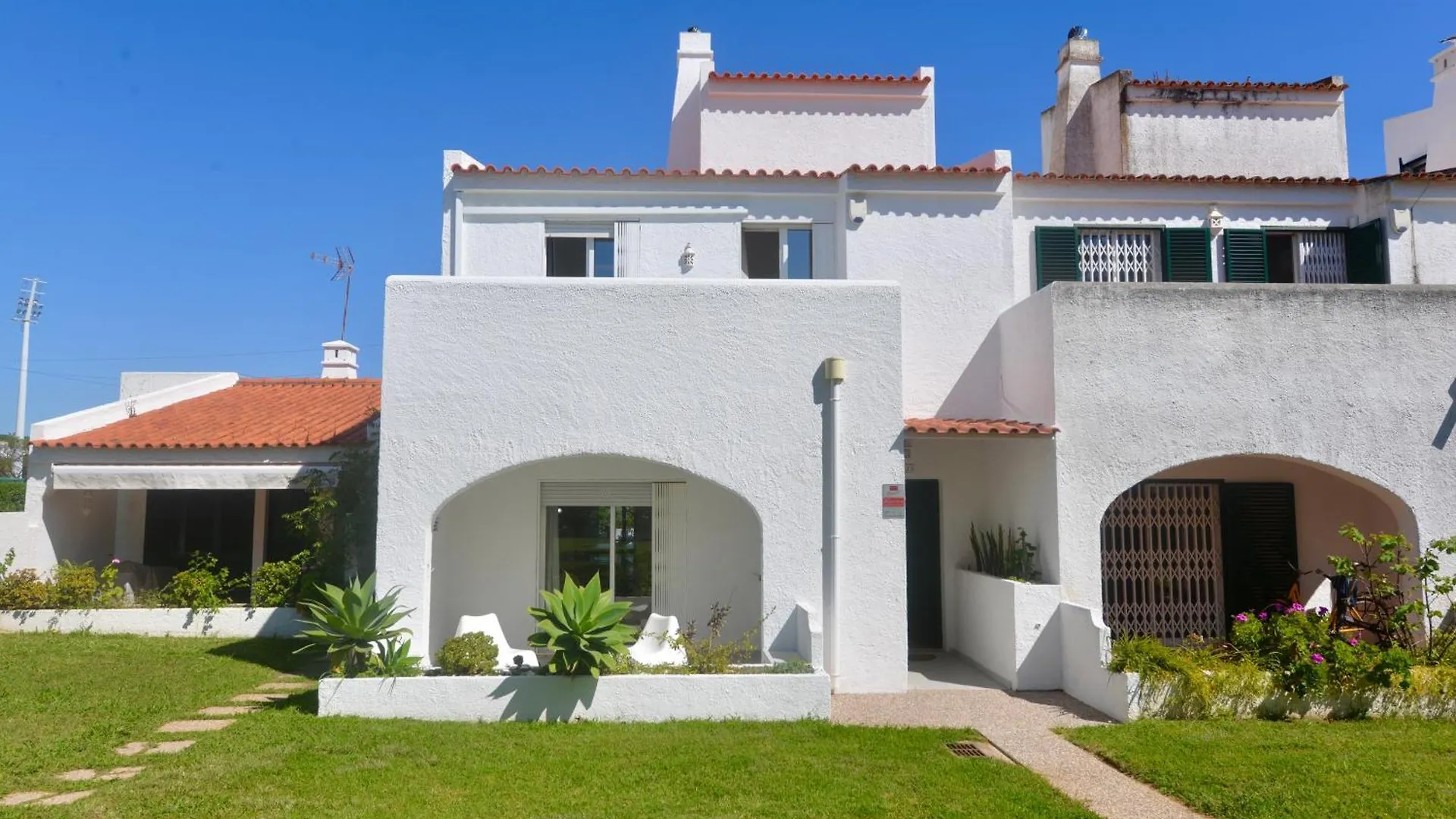 Villa Cove - Villa In Complex Only 5 Minutes From The Marina Of Vilamoura Quarteira